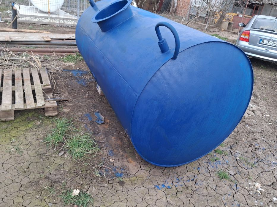 Rezervor metalic pentru lichide