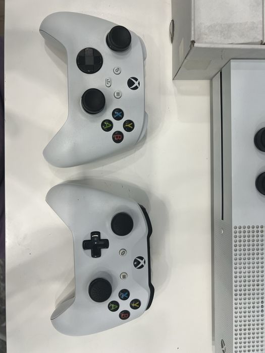 Продается Xbox One S 1ТБ