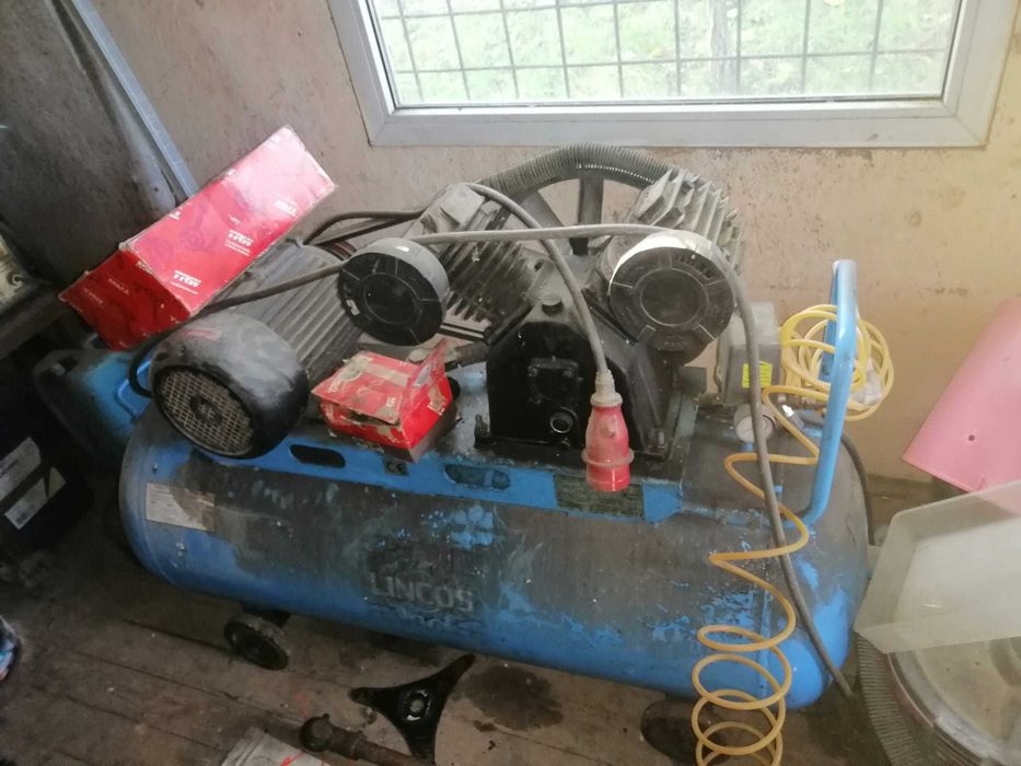 Vând  echipamente și scule service auto