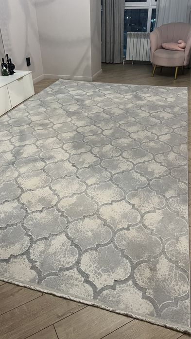 Продам ковер в хорошем состоянии