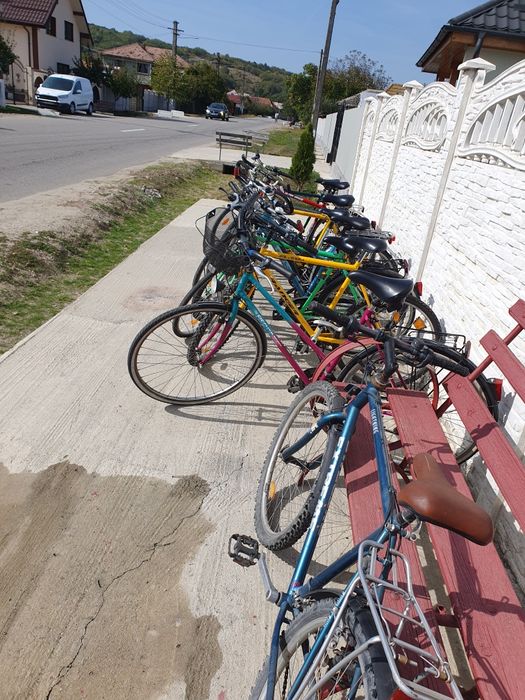 Vând biciclete noi