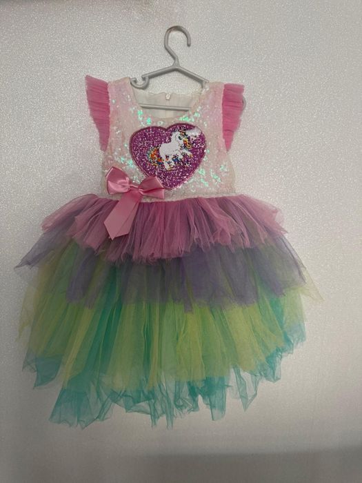 Продаётся платье для девочек.