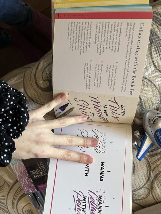 Комплект за писане и книги за калиграфия на английски