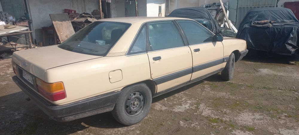 Ауди 100 переходка продаётся