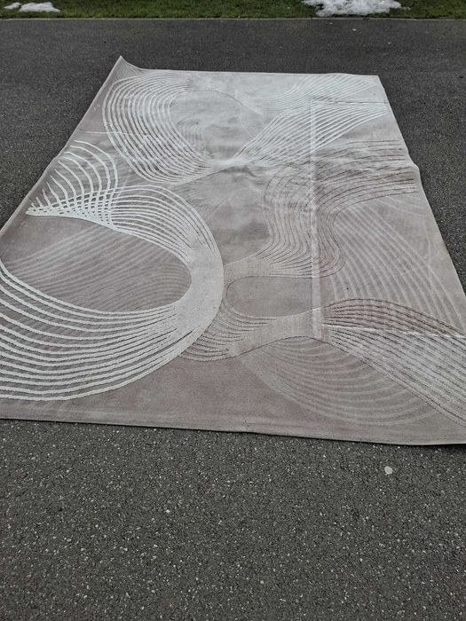 Vând covor, model turcesc, bine întreținut