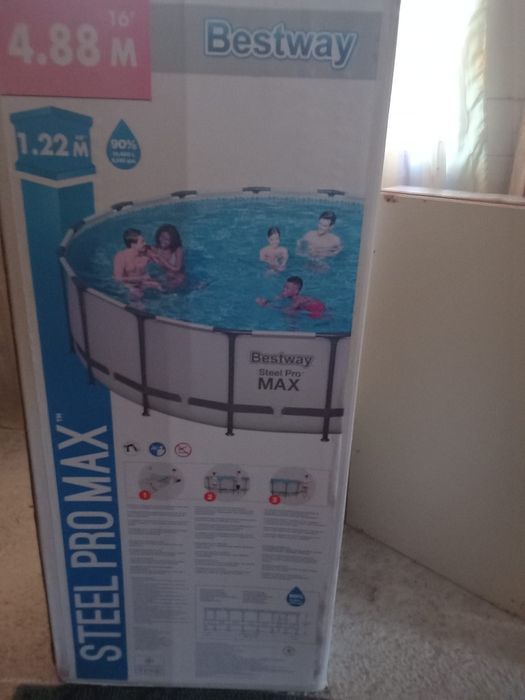 Vând piscină Bestway mare , 16', 4.8 m,