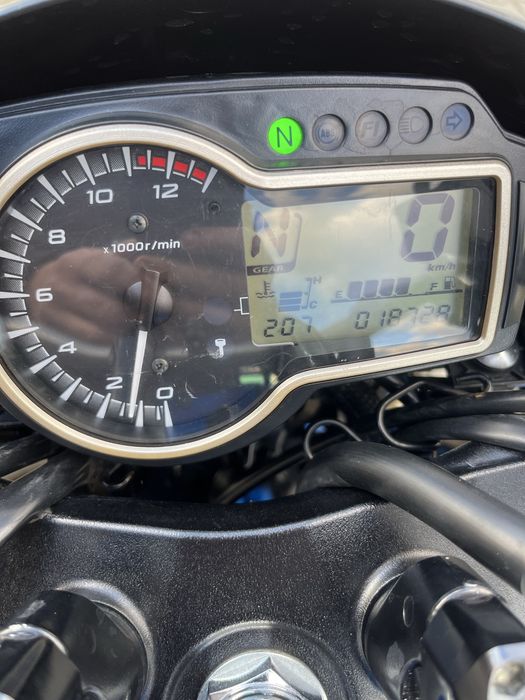 Suzuki gsr 750 ! An 2016 . 18728 km