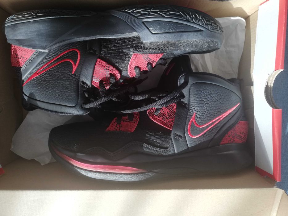 Чисто нови маратонки NIKE унисекс 38,5