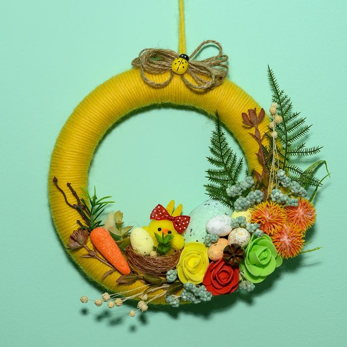 Великденски и пролетни( цветни) декорации-венци