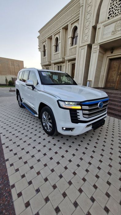 Toyota Land Cruser 300 XVGR Японка 2022йил 3.5турбина матор фулпазится