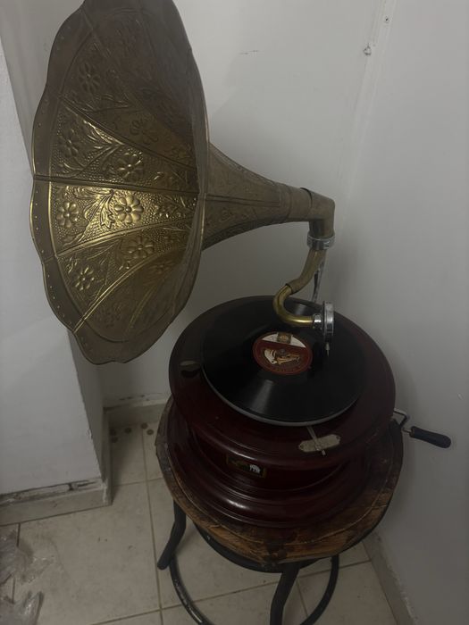 Стар грамофон-работещ!