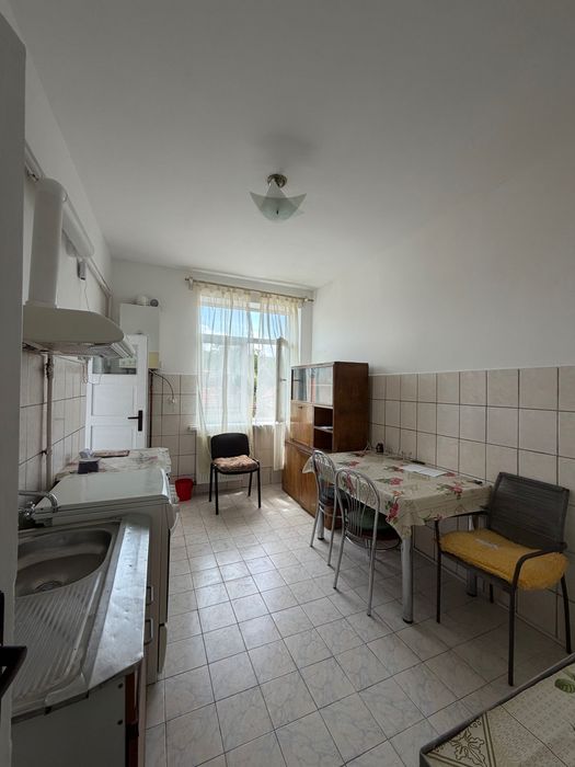 Apartament cu 3 camere de închiriat în Brașov, central, aproape de Colina Universității
