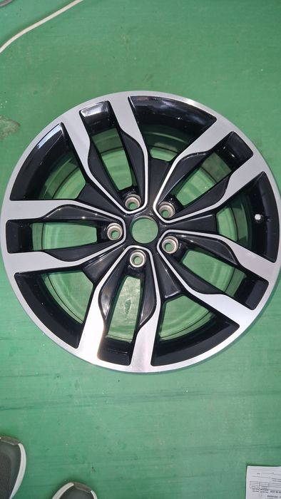Продам комплект новых литых дисков R18