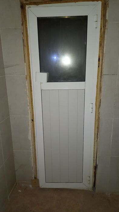 Двери пластиковые и из альюминия