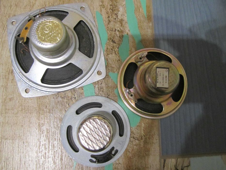 Говорителчета 3бр.10лв.трите
нямам представа за какво са,пречат ми