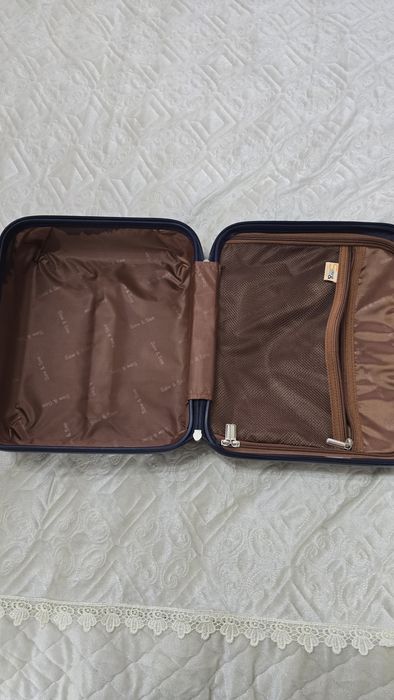 Продам маленький чемодан