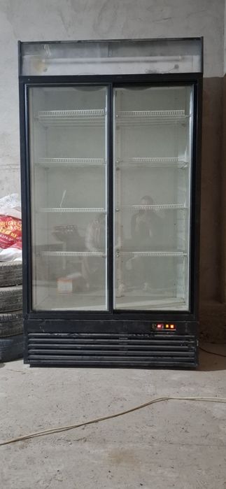Витринный холодильник б/у