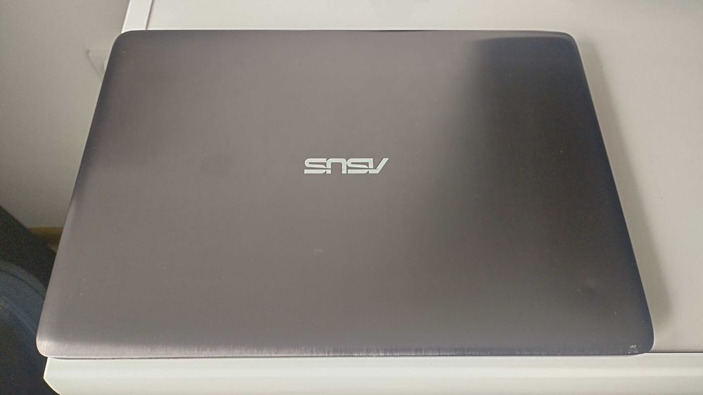 Asus R415U 14", Core i7-7500,12GB DDr4,256 GB,nVidia940MX