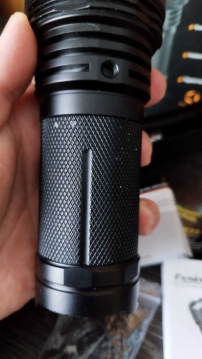 Продавам мощен фенер Fenix LD60