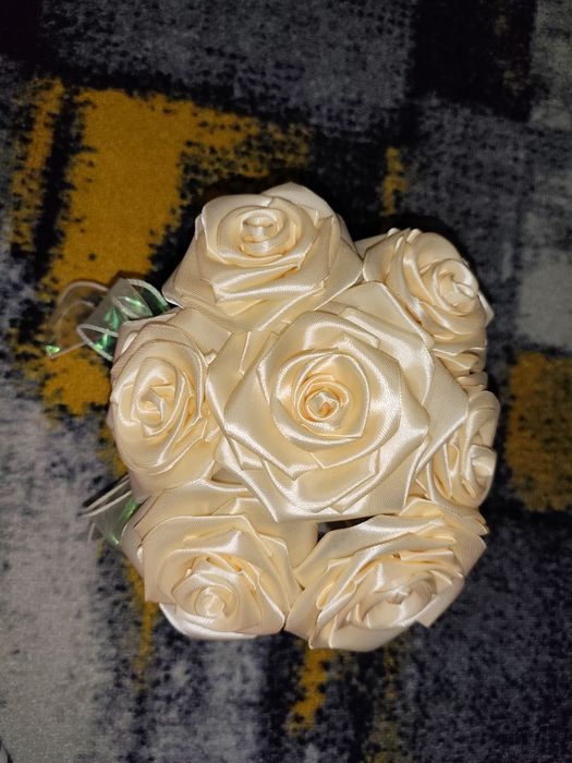 Вечни рози в стилна чантичка