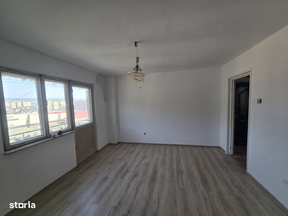 Garsoniera cu balcon bloc de apartamente!