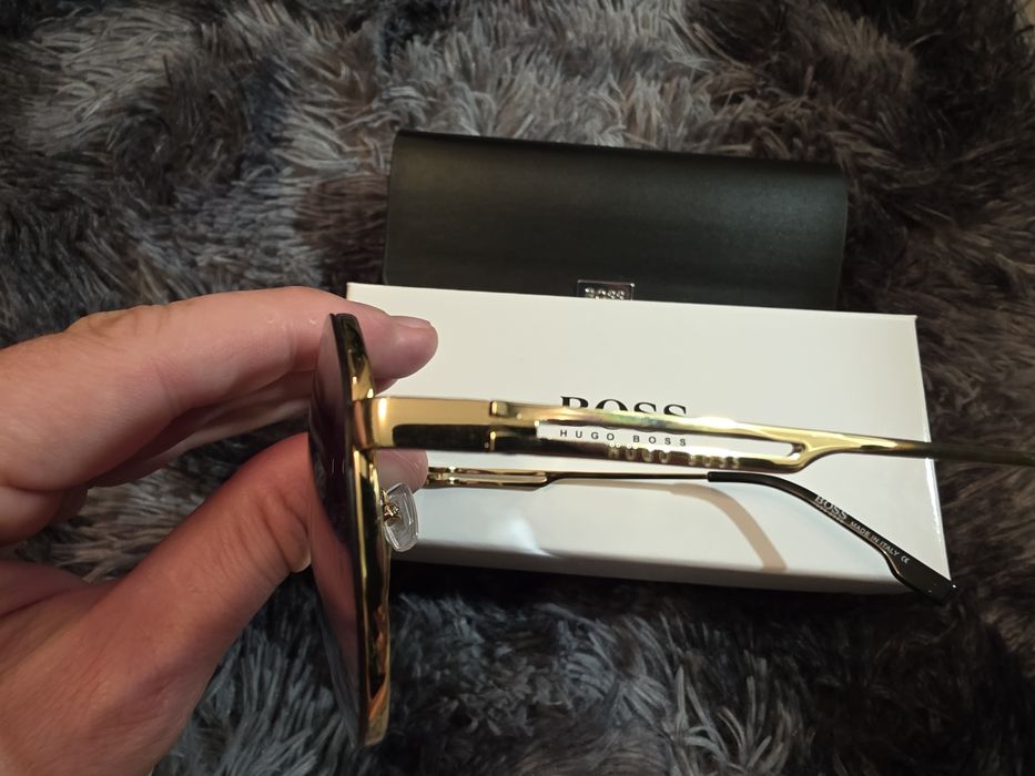 Продавам оригинални Чисто нови слънчеви очила Boss