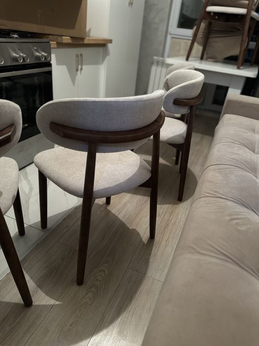 Срочно продам 4 или 9 стульев