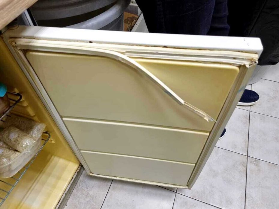 Резинка Уплотнитель двери холодильника!