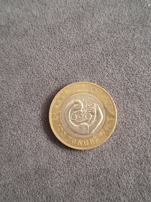 Монета номиналом в 100 тг. Сакский стиль, скрученный барс, 2022 г.