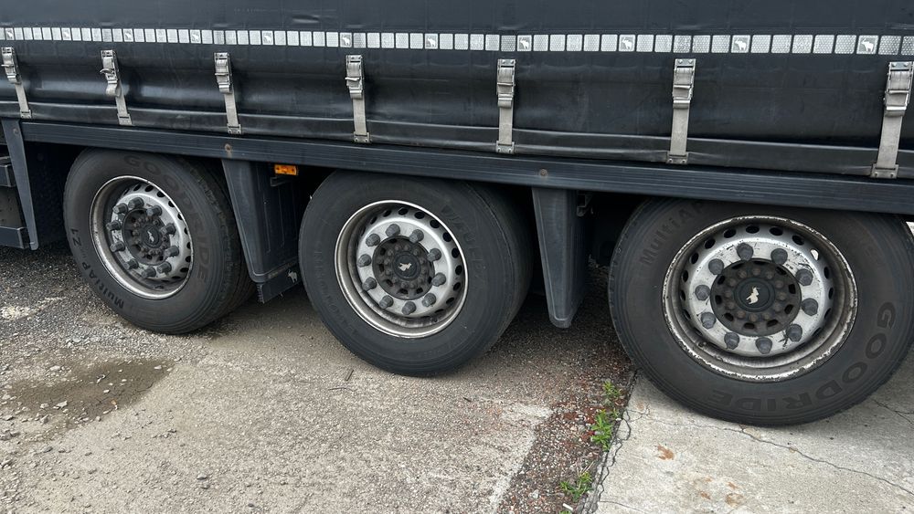 Arad : semiremorca Varios Schmitz 2016