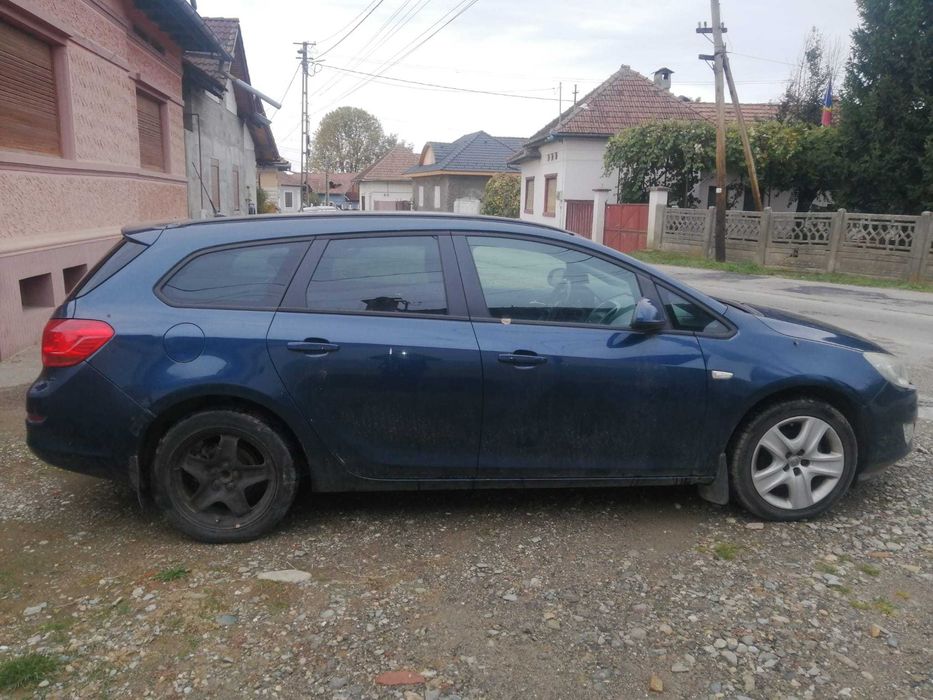 Opel Astra J 2011