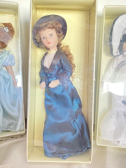 Куклы фарфоровые