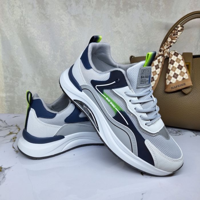 Кроссовки дышащие со скидкой!!