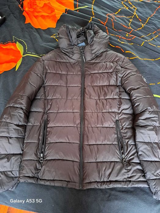 Продавам мъжко олекотено яке Pull&Bear