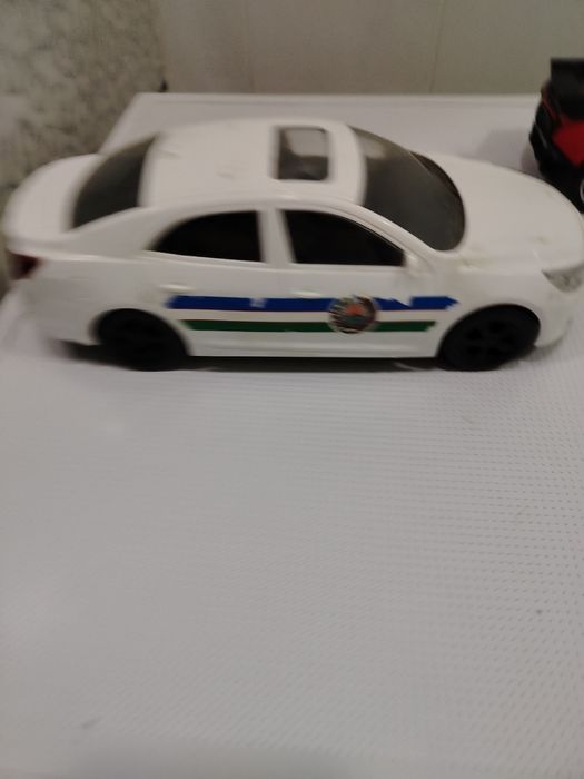 Детские  пластмас машинки средних размера