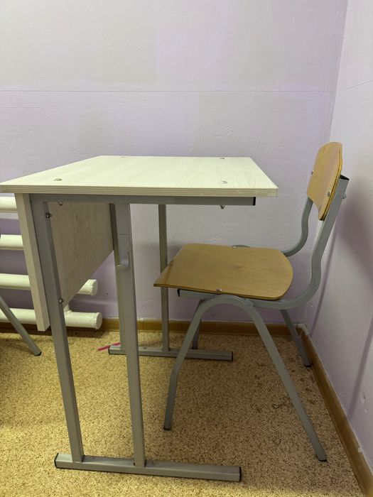 Продается парта и стул за 5000