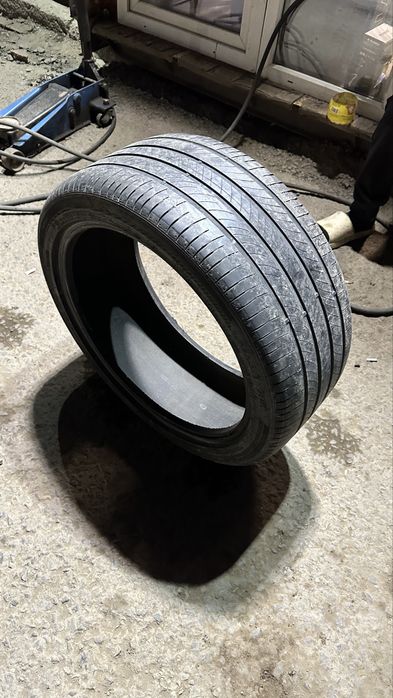 Продаю шины 245/40 R19 98W — 1 шт.