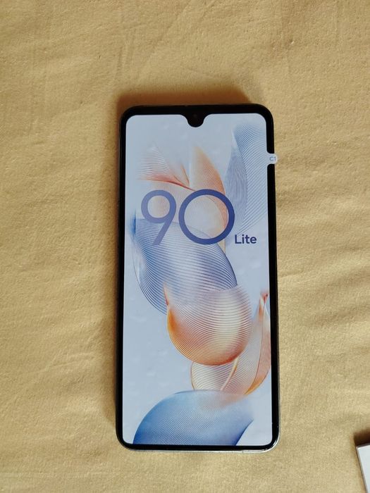 Продам телефон Honor90