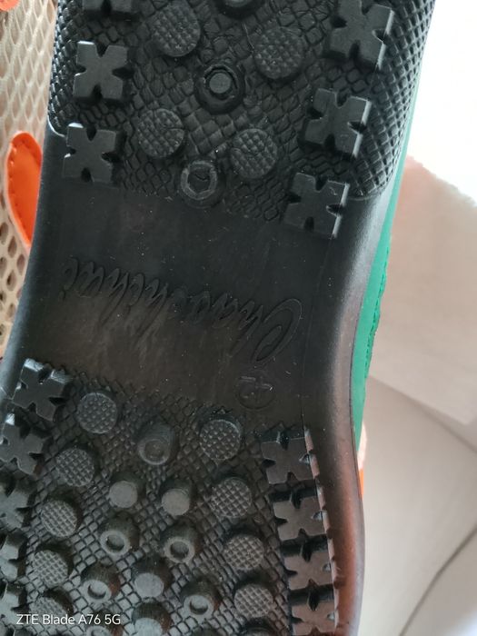 Маратонки, чисто нови