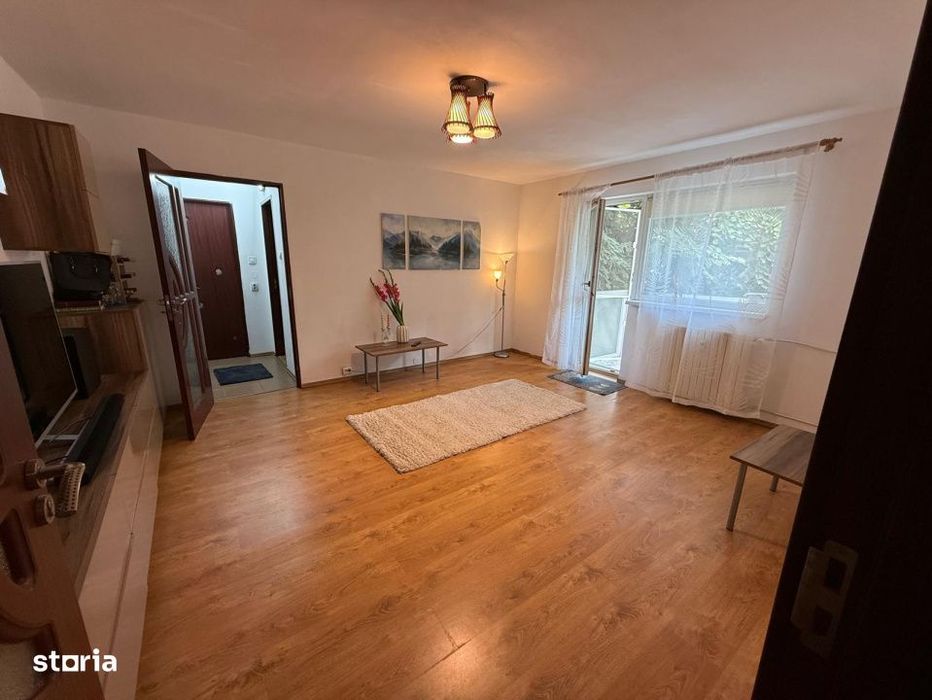 Apartament de vanzare, semidecomandat, 3 camere, et 1, Brazda