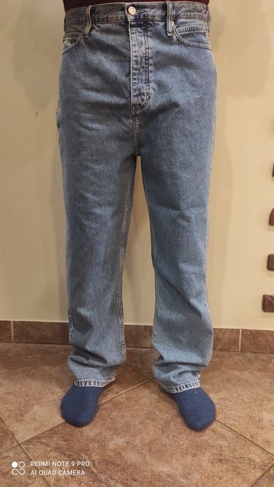 Vând blugi originali Calvin Klein