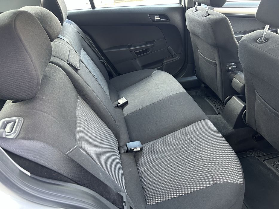 Opel Astra 1.6 Benzina 116 Cp an 2009  Sedan