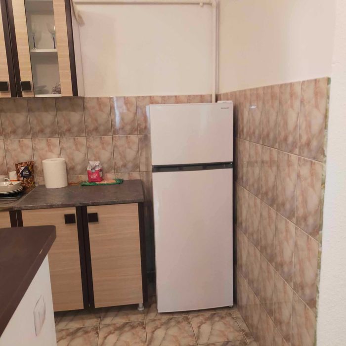 Persoana fizica, inchiriez apartament cu 3 camere ultracentral si mobilat (63 mp), renovat recent, situat in Alba Iulia