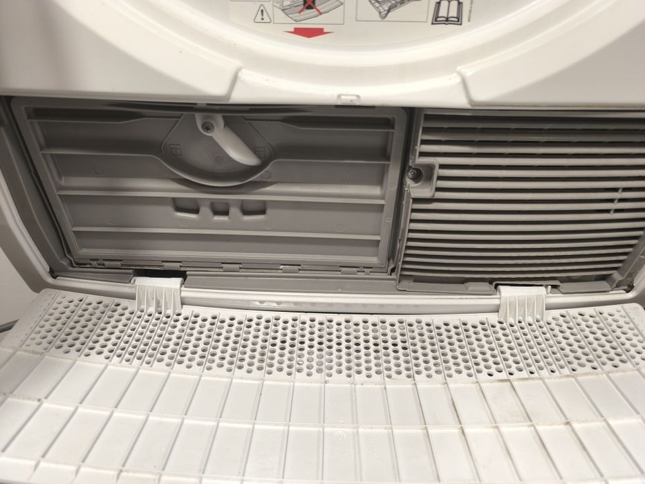 Продавам сушилня Electrolux EW8H358S, серия 800, 8 кг с термопомпа.