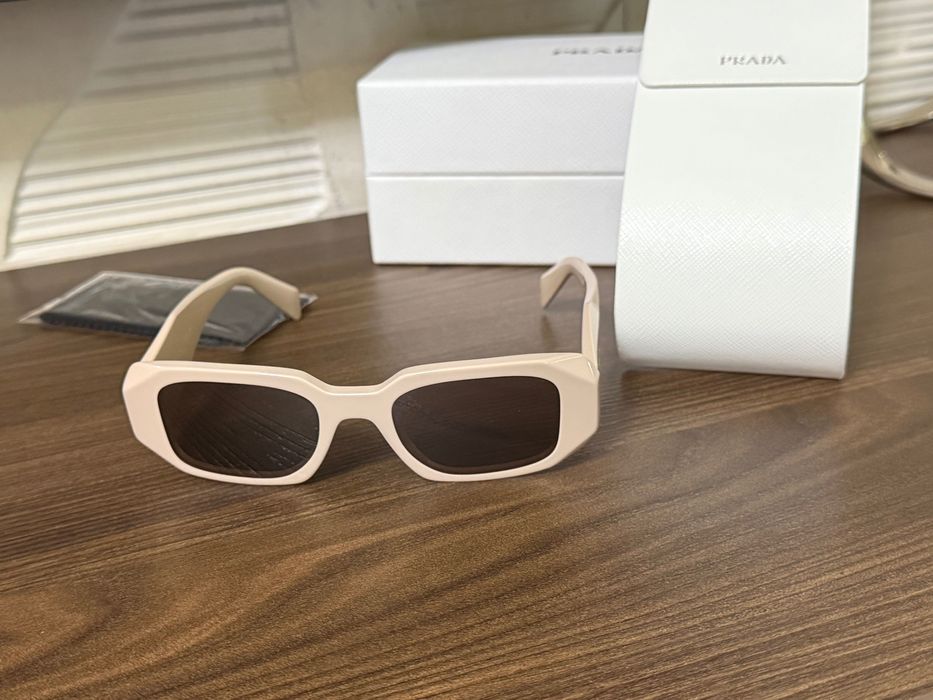 Слънчеви очила Prada