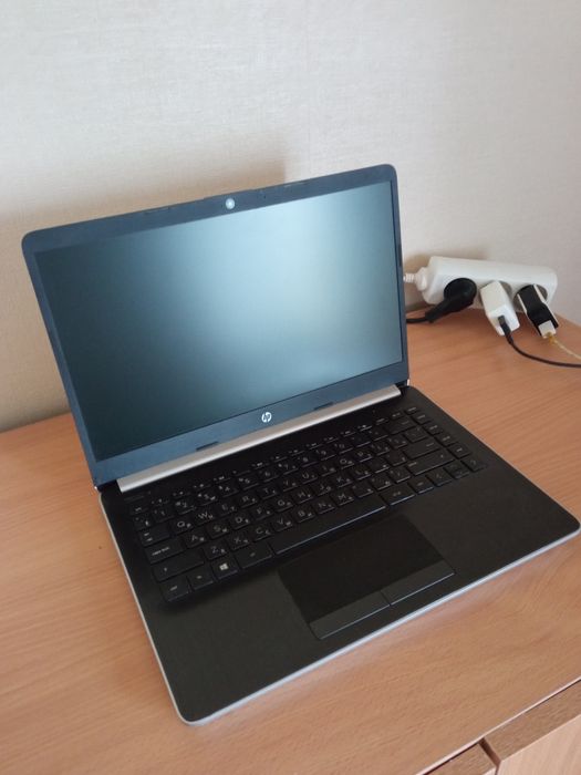 Ноутбук HP i3-7100U 8GB intel hd 620