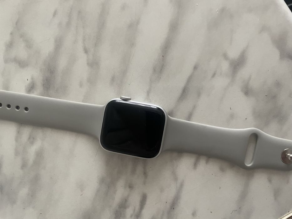 Apple Watch SE (GPS, 2‑го поколения)