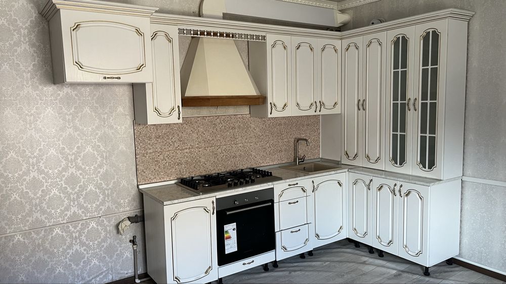Срочно продам кухонный гарнитур бу