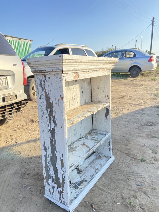 Антикварная полка для посуды