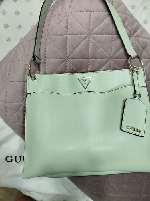 Дамска чанта GUESS